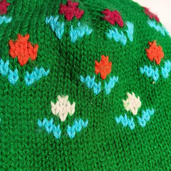 Vintage 1980's Boys Girls Medium Knitted Green Beanie Cap Floral Pattern - Picture 3 of 7